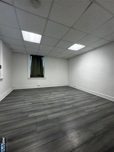 Building Photo - 250 Broad Ave