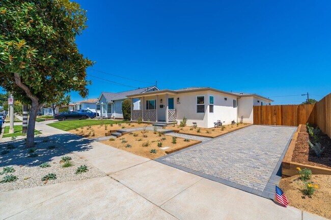 Building Photo - New Torrance Home!