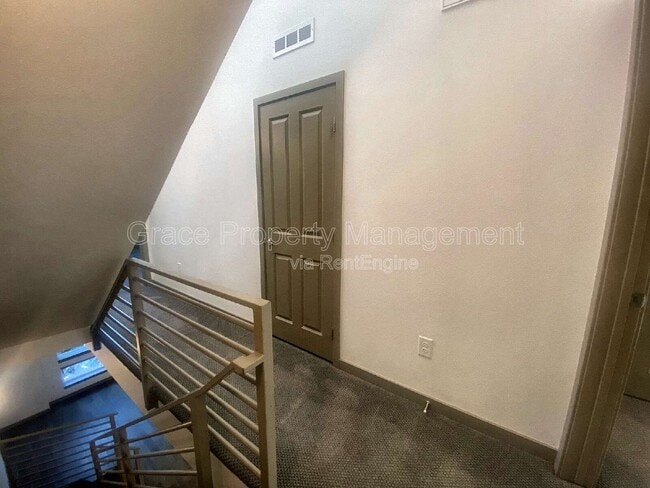 Building Photo - 2200 Tremont Pl