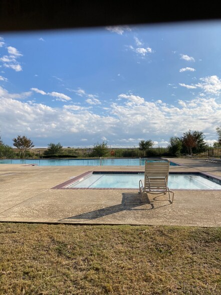 Building Photo - 11048 Kinston St