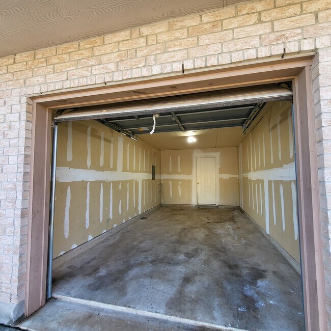 Building Photo - 6046 Bear Meadow