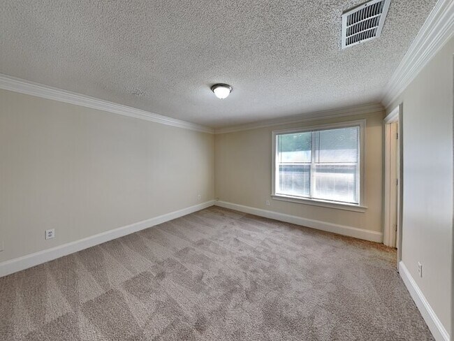 Building Photo - 3101 Park Creek Ct