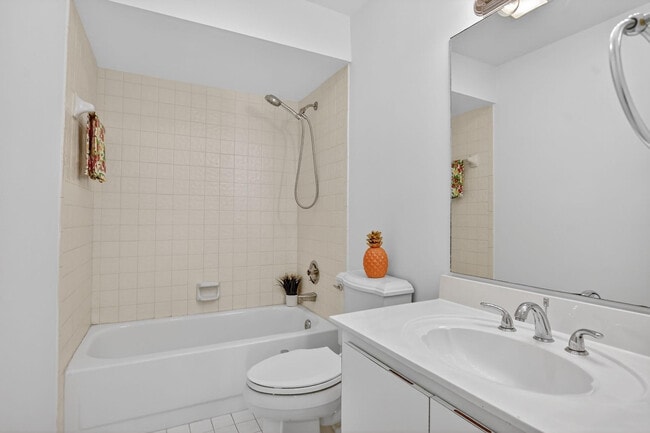 Building Photo - 661 Hollows Cir