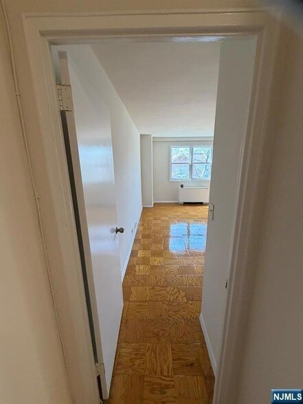 Building Photo - 39 E 39th St