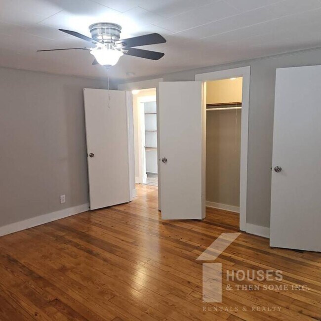 Building Photo - 250 Kirkland Ave