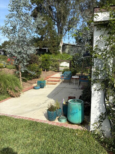 Building Photo - 1223 S Chavez St