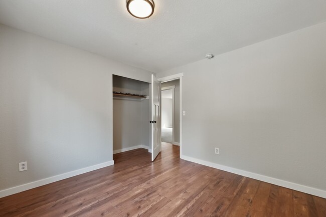 Building Photo - Home with private Long Lake community beac...