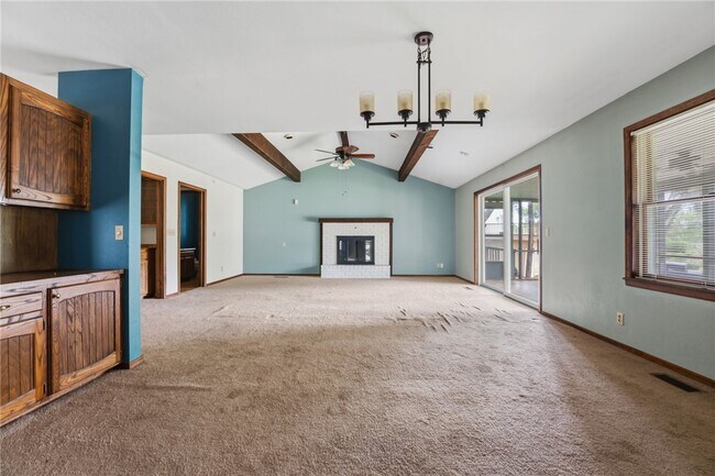Building Photo - 315 E Fairway Ln