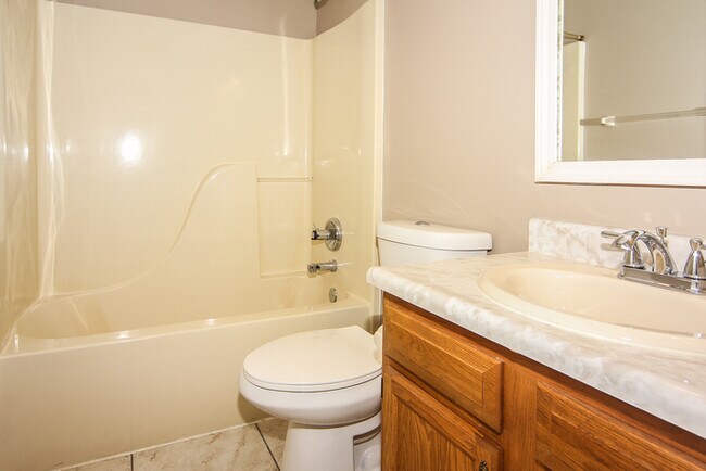Building Photo - 3 Bedroom Ranch with Pond View in Pike Township