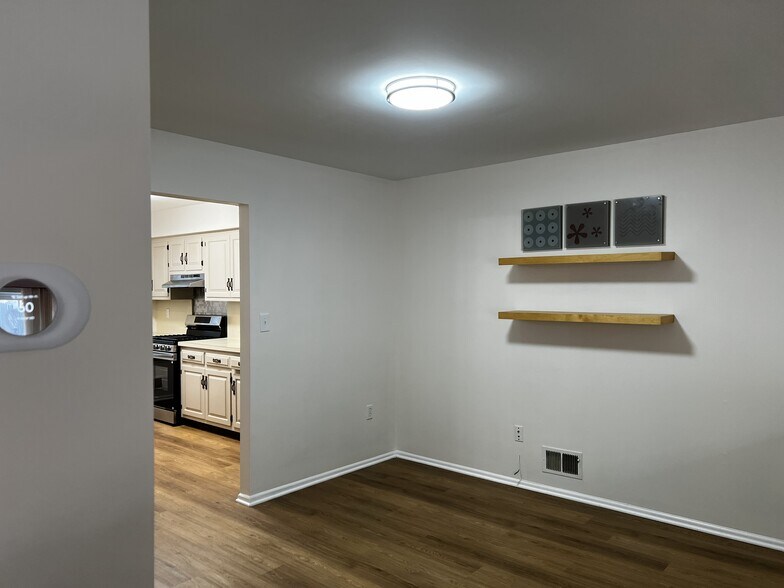 Family room - 146 Carson Ct