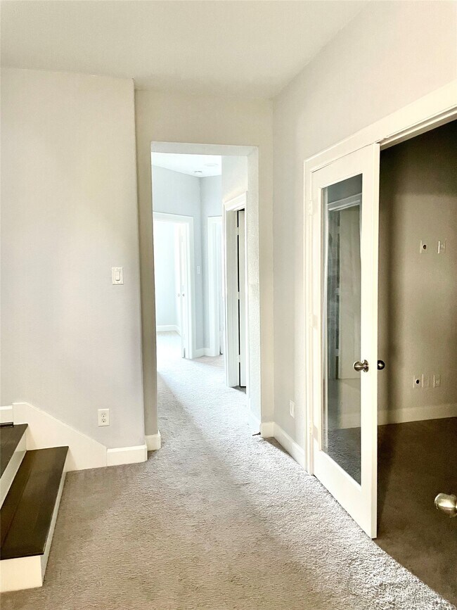 Building Photo - 1211 Marconi St