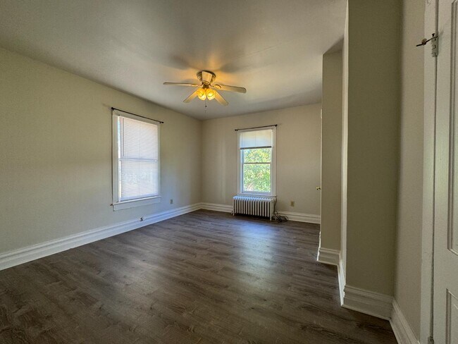 Building Photo - 301 W Beverley St