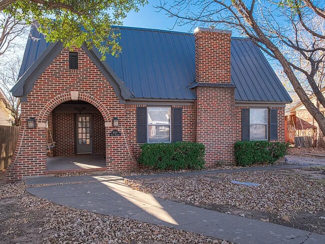 Building Photo - 809 W Michigan Ave