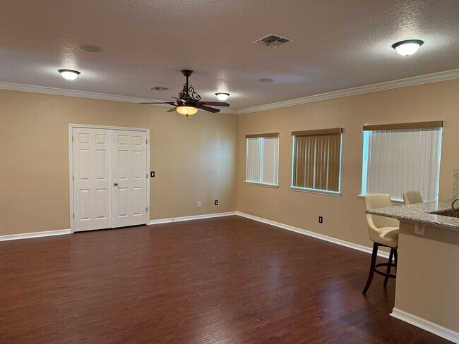Building Photo - Gorgeous 5 bedrooms, 4 bath, 3 car garage single family home in Clermont