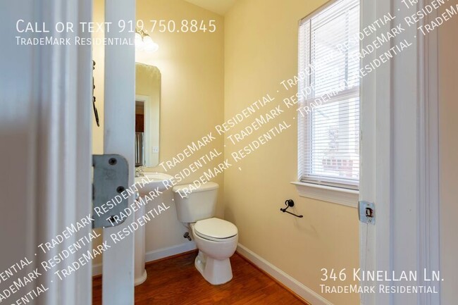 Building Photo - Spacious 4-Bedroom, 2.5-Bathroom Townhouse...