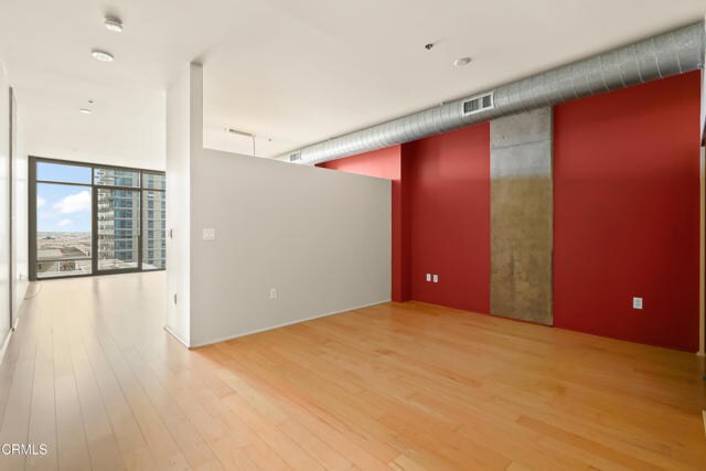 Building Photo - 1100 S Hope St
