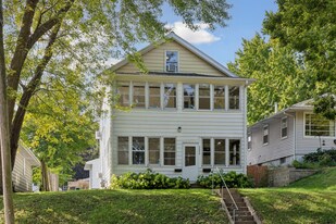 Building Photo - 3242 Hayes St NE