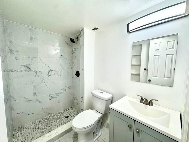 Building Photo - 1351 NE Miami Gardens Dr