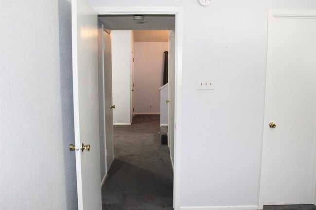 Building Photo - 1423 Agave Dr
