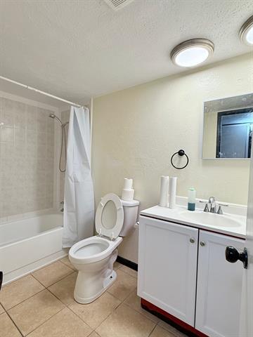 Building Photo - 6936 Fallbrook Ct