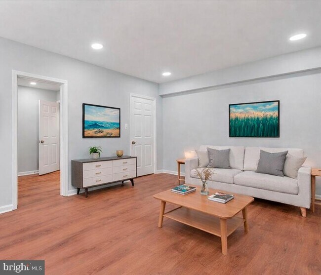 Building Photo - 1909 N Rhodes St