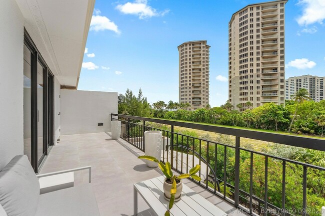 Building Photo - 3966 N Ocean Dr