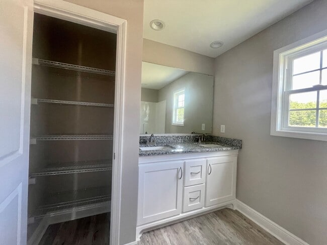 Building Photo - 3124 Belgrove Ln