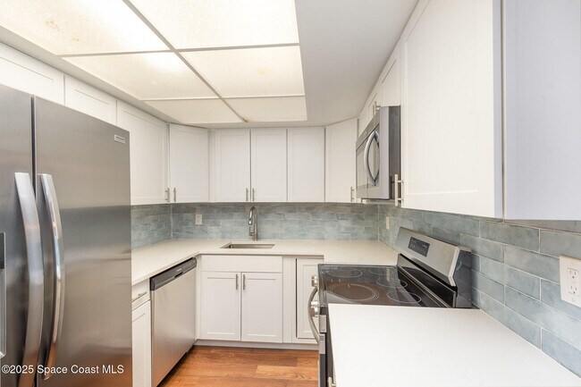 Building Photo - 223 Columbia Dr
