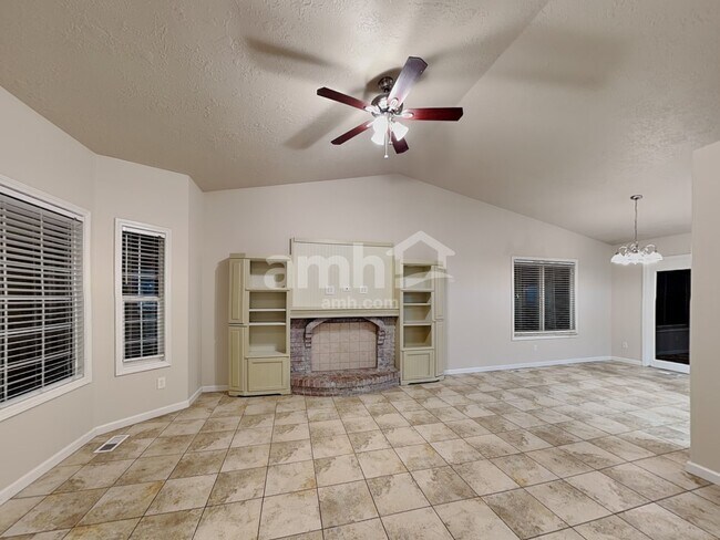 Building Photo - 1075 W Egret Dr