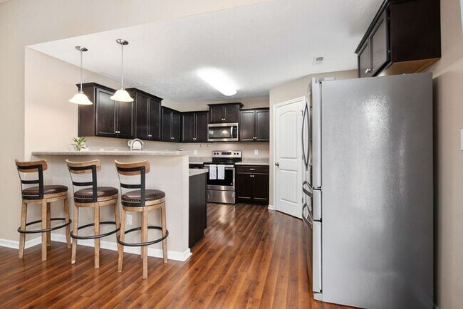 Building Photo - 3 Bedroom Ranch w/ Bonus
