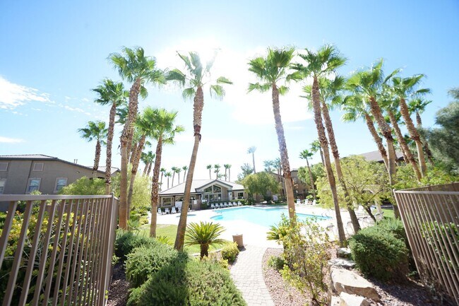 Building Photo - SHOWINGS AVAILABLE NOW