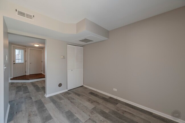 Building Photo - 2722 Wilshire Ct