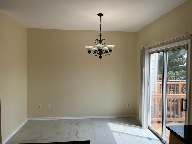 Building Photo - End Unit Townhouse In Centreville