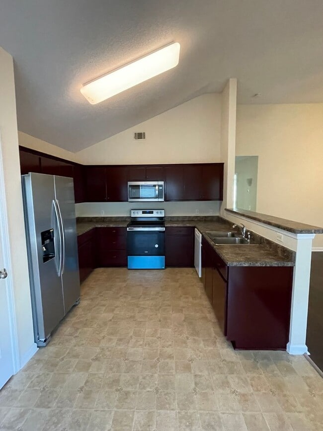 Building Photo - THE VILLAGES AT GODLEY STATION