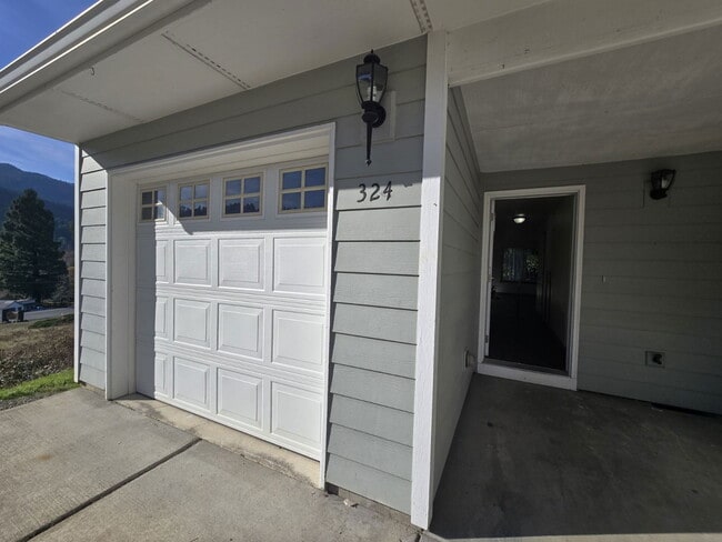 Building Photo - 324 Maylea Pl