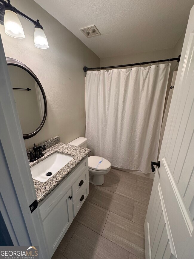 Building Photo - 219 Pine Bluff Dr