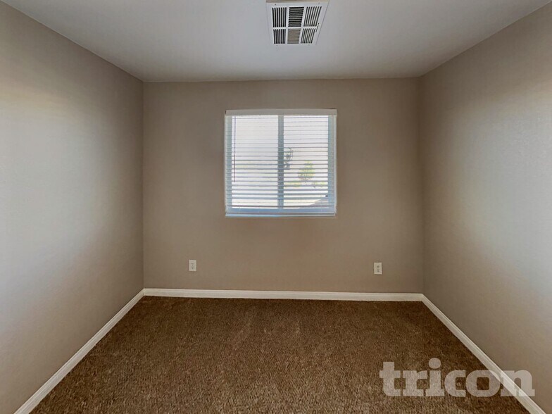 Building Photo - 11729 Giles St