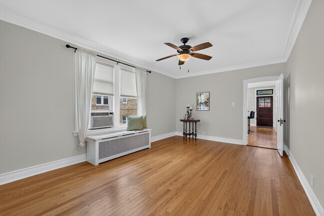 Building Photo - 414 S Harvey Ave