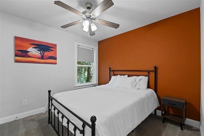 Building Photo - 813 Coleman St SW