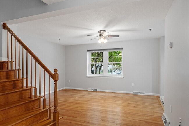 Building Photo - 148 Flower Ln