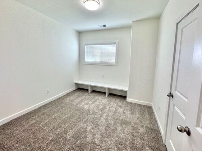 Building Photo - Now Leasing at Cedar Bluff – 4BR Townhomes...