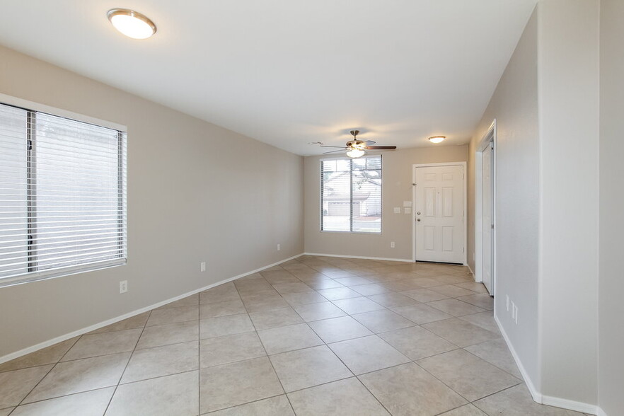 Building Photo - 9561 N 85th Dr