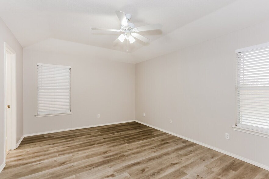 Building Photo - 526 Berryhill Dr