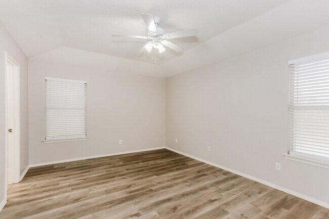 Building Photo - 526 Berryhill Dr