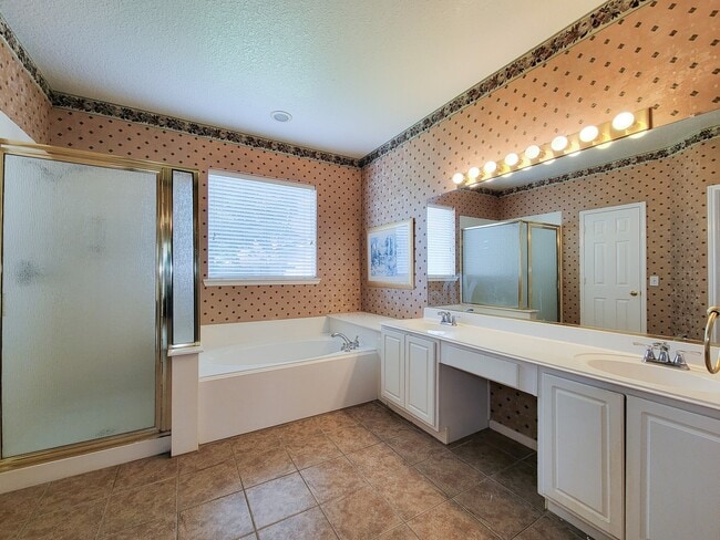 Building Photo - 11147 Carriage Lake Dr