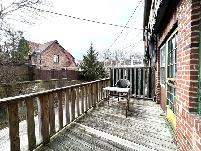 Building Photo - 2-17 Burns St