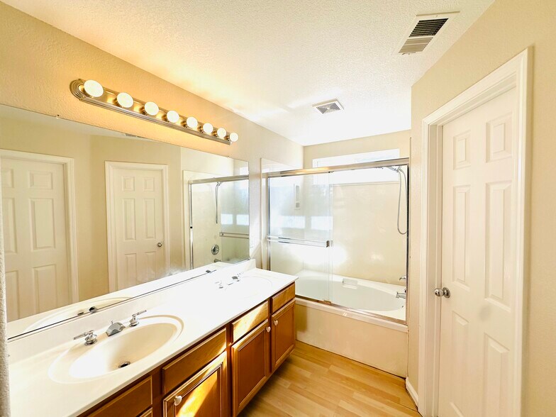 Building Photo - 3729 Seine Ct