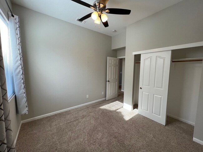 Building Photo - Livingston: $2450 3 Bedroom 2 Bathroom Sin...
