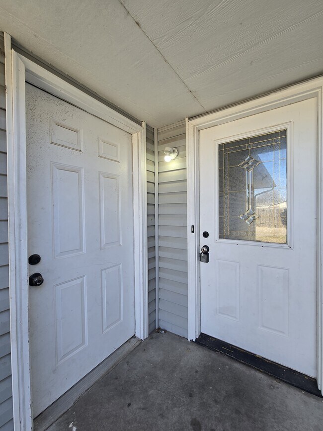 Building Photo - 4462 S Elizabeth Ave