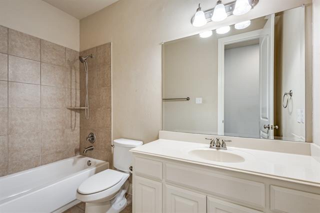 Building Photo - 8705 Verona Dr